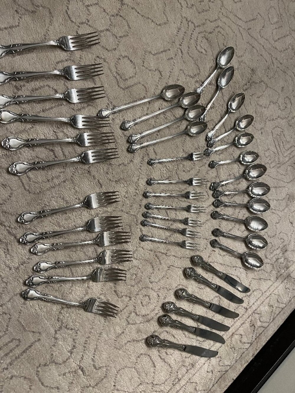 International Silver Lyon Queen's Fancy Flatware Set Service for 6 41 Pc